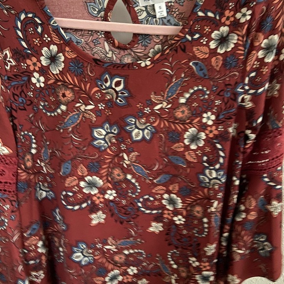 Top - Picture 2 of 2